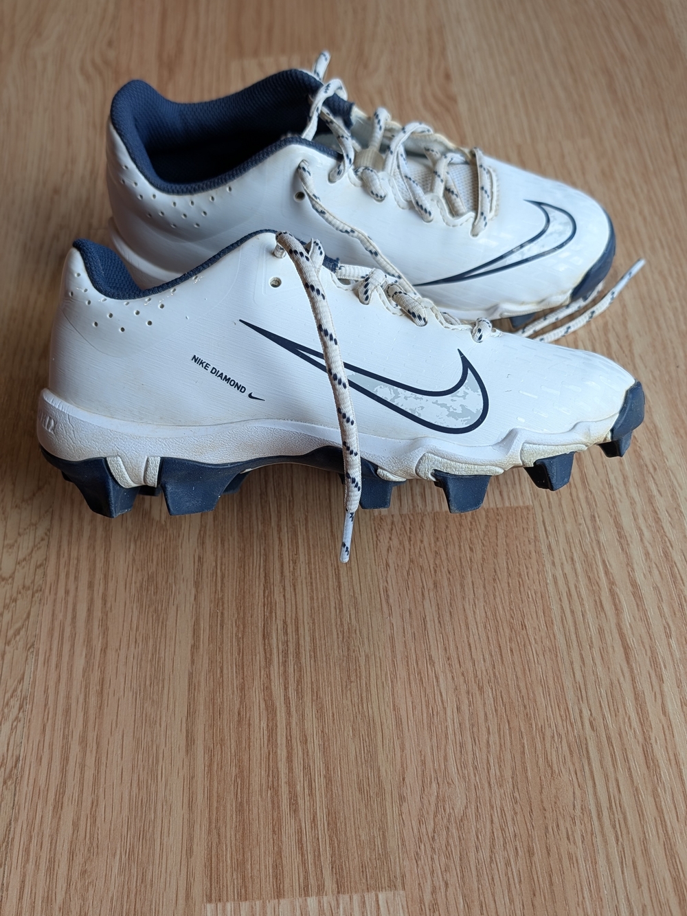 Hyperdiamond 4 White Navy Softball Cleats, size 1